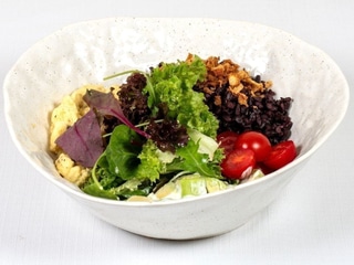 Боул з рисом, трюфельним айолі та тартаром з авокадо