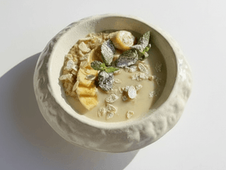 Вівсянка на кокосовому молоці з карамелізованим бананом