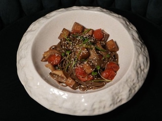 We | Соба з сиром тофу та грибами гливами