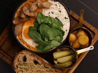 Шакшука з трюфельною страчателлою та ковбасками