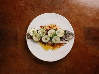 Форель на грилі з томатами конкассе