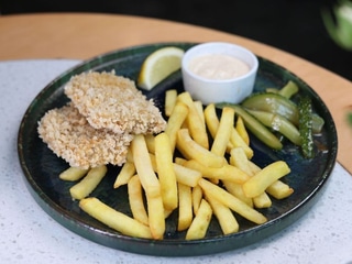 Fish and chips з тайським йогуртом