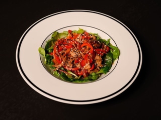 Wok салат з телятиною