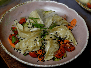 Pierożki Gyoza z kurczakiem i warzywami