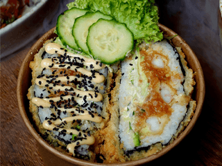 Sushi Burger Tatar z łososia + krewetki