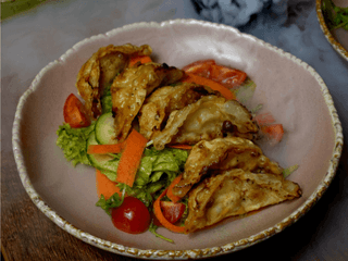 Pierożki Gyoza z kaczką i sosem hoisin