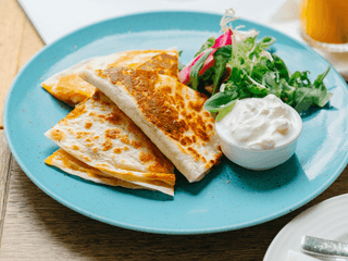 100 g QUESADILLA S TRHANÝM KUŘECÍM MASEM