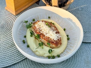 Котлета куряча з картопляним пюре