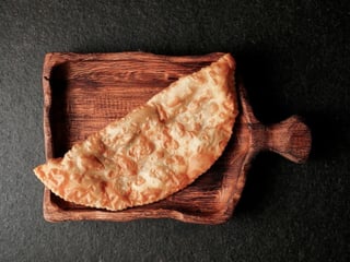 Чеберек з бараниною, томатами та сиром