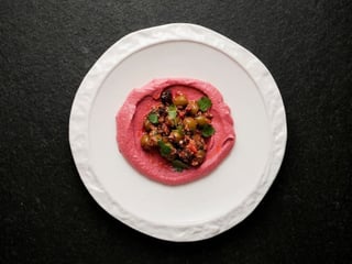 Хумус з запеченим буряком та оливками Базеркані