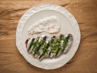 Тост з тюлечкою та збитим вершковим маслом