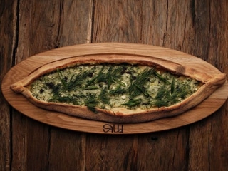 Піде з печеною картоплею, зеленню та сиром