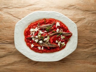 Запечений перець каппі на подушці з харіси