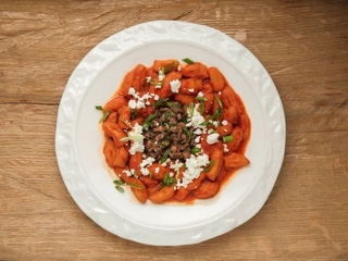 Палюшки у томатному соусі з тартаром з ростбіфу