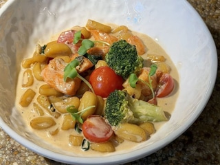 Палюшки з лососем та вершковим соусом