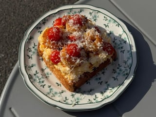 Tost z krewetkami