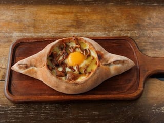 Хачапурі по-аджарськи з лисичками