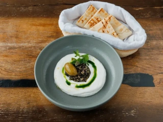 Намазка з фети та топінати з оливок