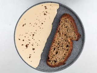 Збите місо-масло з білими грибами та дрогобицькою сіллю