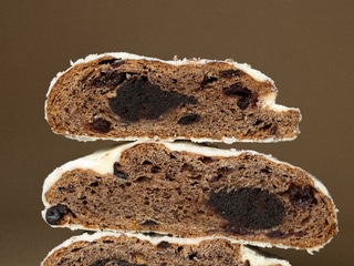 Штолен з маком, вишнями та марципаном/100 г 