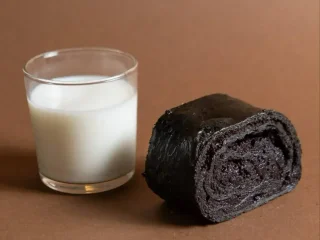 Мак та смородина з рулетом