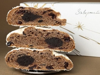 Штолен з маком, вишнями та марципаном