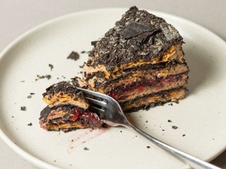 Шоколадний наполеон мак-вишня