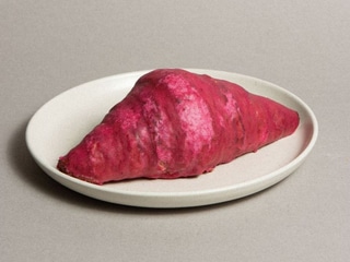 Круасан з маскарпоне та чорницею