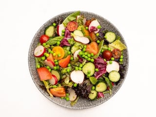 Салат з різної зелені