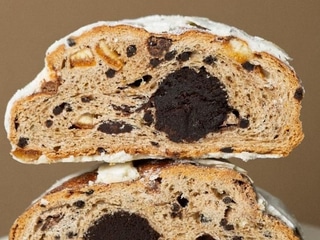 Штолен з шоколадом, цукатами та шоколадним марципаном