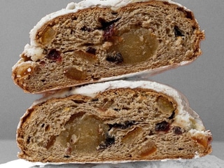 Штолен з цукатами, родзинками та марципаном