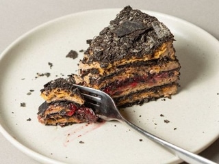 Шоколадний наполеон мак-вишня