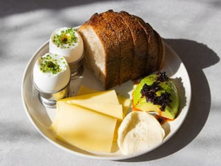 Шляхетський сніданок з авокадо