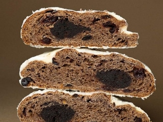 Штолен з маком, вишнями та марципаном