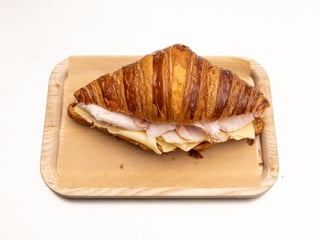Круасан з індичкою