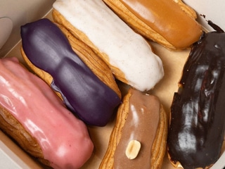 Почастунок еклерів