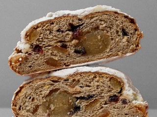 Штолен з цукатами, родзинками та марципаном