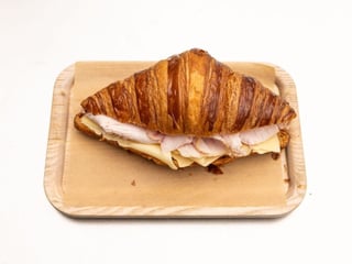 Круасан з індичкою