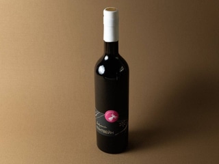 Червоний глінтвейн в пляшці