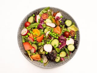 Салат з різної зелені