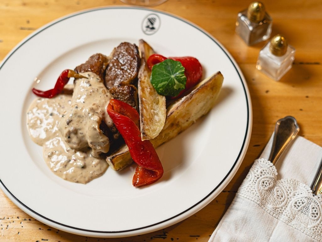 Шеф - стейк  зі свинини з перечним соусом та хрусткими овочами (280g)