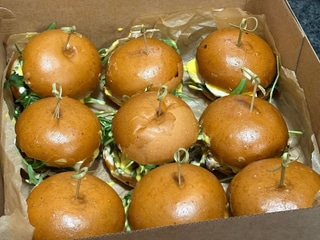 Бокс бріош з фалафелем і трюфельним айолі