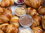 Розібрані круасани сінабон